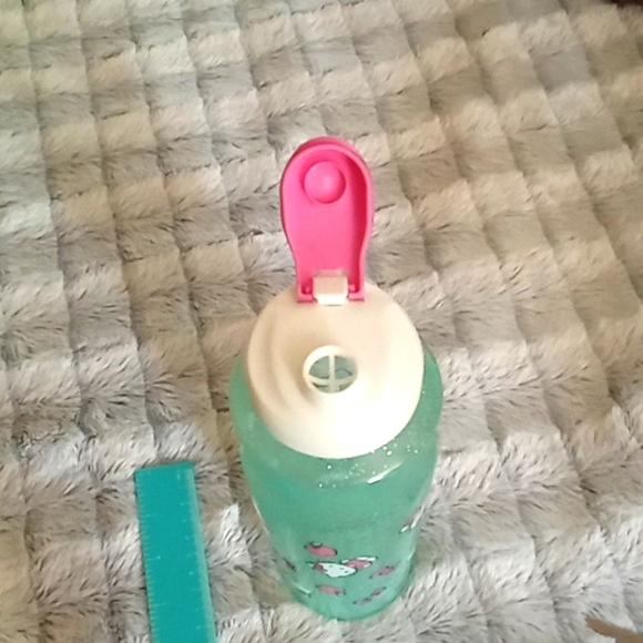 Hello Kitty 30 oz Water Bottle - Picture 4 of 6